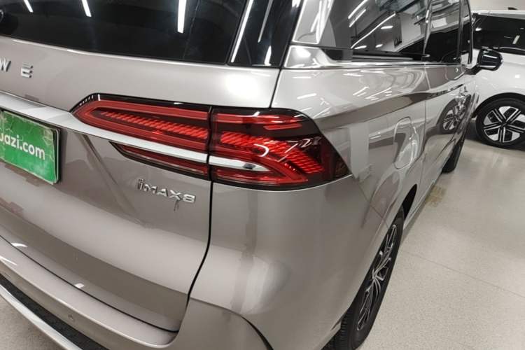 Used Roewe iMAX8 New Energy 2025 1.5T DMH Lu Zun Deluxe Edition Right Rear Taillight