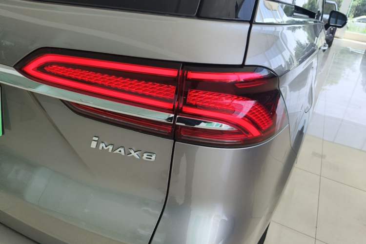 Used Roewe iMAX8 New Energy 2025 1.5T DMH Lu Zun Deluxe Edition Right Rear Taillight