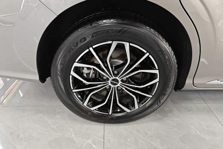 Used Roewe iMAX8 New Energy 2025 1.5T DMH Lu Zun Deluxe Edition Right Rear Wheel Hub