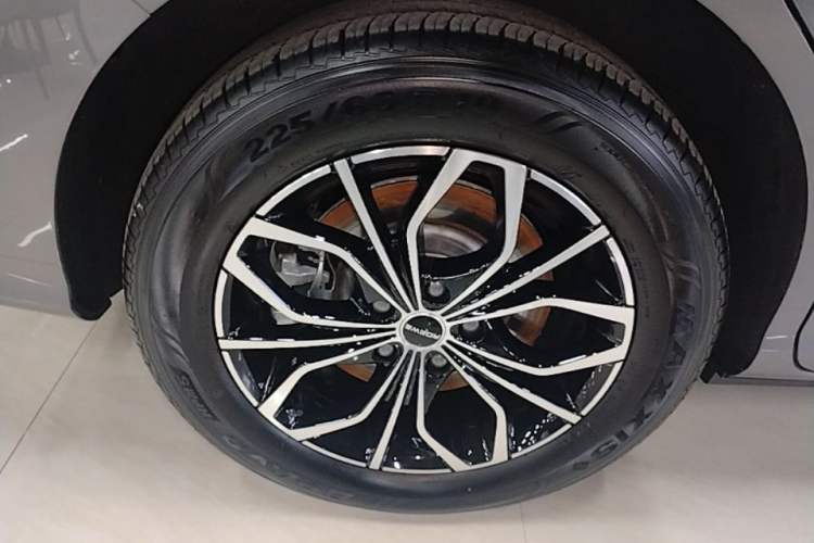 Used Roewe iMAX8 New Energy 2025 1.5T DMH Lu Zun Deluxe Edition Right Rear Wheel Hub