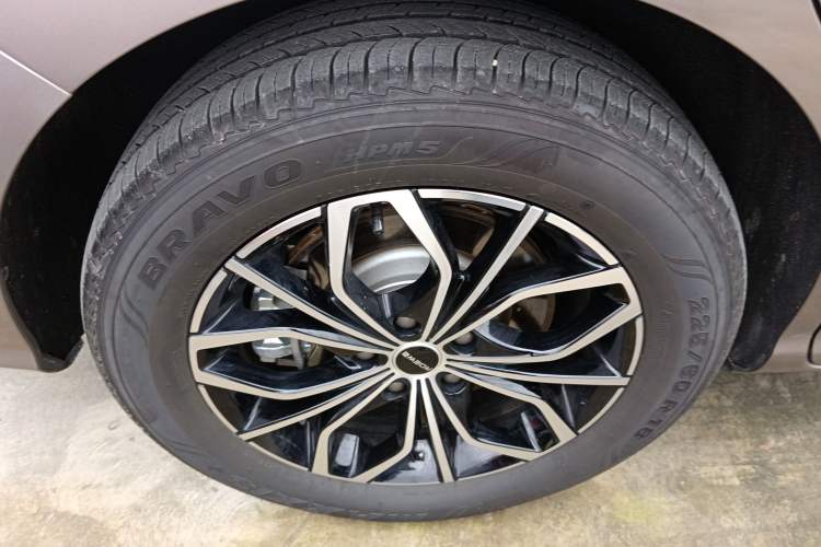 Used Roewe iMAX8 New Energy 2025 1.5T DMH Lu Zun Deluxe Edition Right Rear Wheel Hub