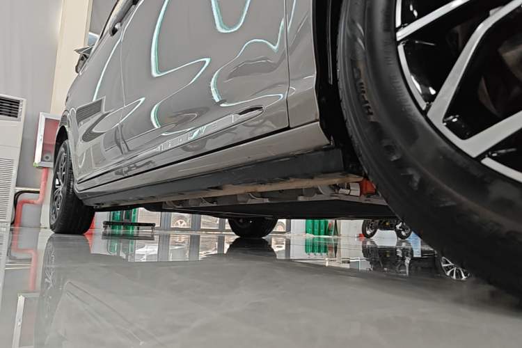 Used Roewe iMAX8 New Energy 2025 1.5T DMH Lu Zun Deluxe Edition Right Side Sill