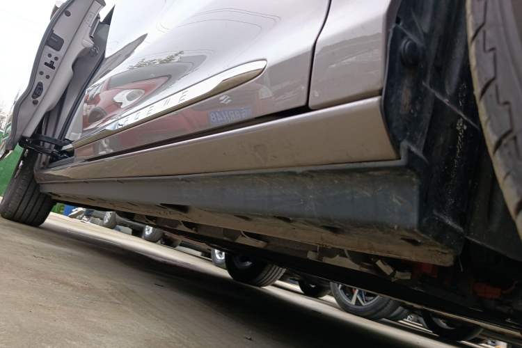 Used Roewe iMAX8 New Energy 2025 1.5T DMH Lu Zun Deluxe Edition Right Side Sill