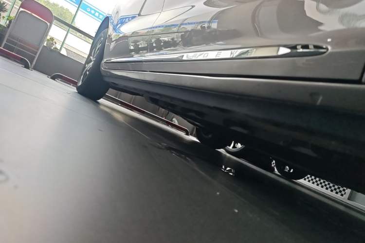 Used Roewe iMAX8 New Energy 2025 1.5T DMH Lu Zun Deluxe Edition Right Side Sill