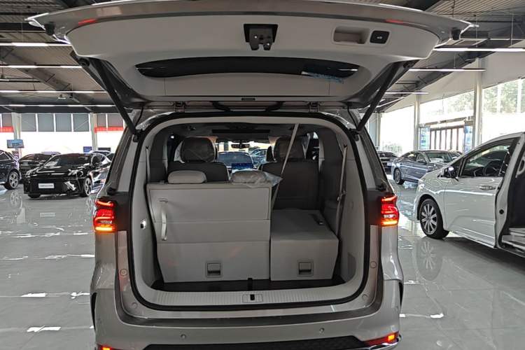 Used Roewe iMAX8 New Energy 2025 1.5T DMH Lu Zun Deluxe Edition Trunk