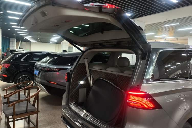 Used Roewe iMAX8 New Energy 2025 1.5T DMH Lu Zun Deluxe Edition Trunk