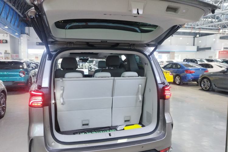 Used Roewe iMAX8 New Energy 2025 1.5T DMH Lu Zun Deluxe Edition Trunk
