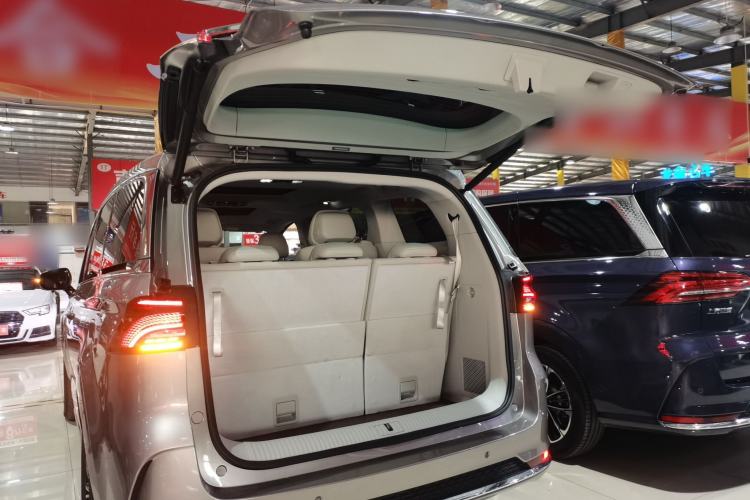 Used Roewe iMAX8 New Energy 2025 1.5T DMH Lu Zun Deluxe Edition Trunk