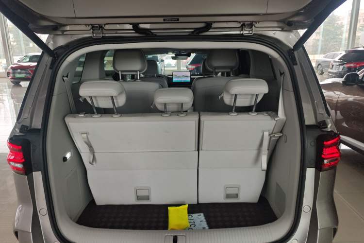 Used Roewe iMAX8 New Energy 2025 1.5T DMH Lu Zun Deluxe Edition Trunk