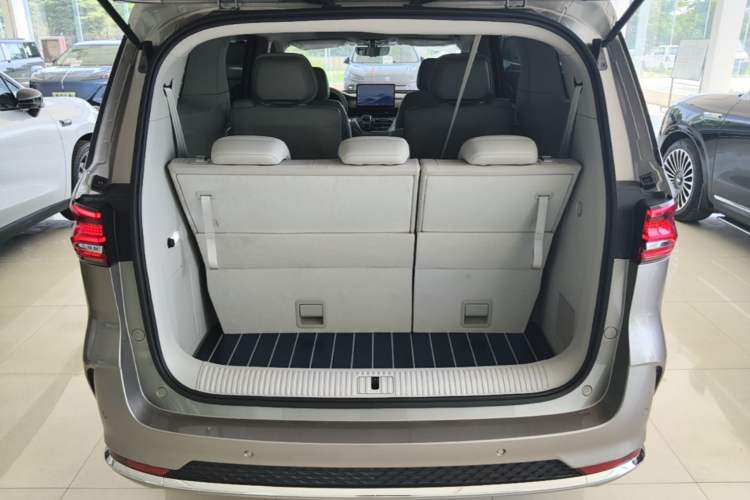 Used Roewe iMAX8 New Energy 2025 1.5T DMH Lu Zun Deluxe Edition Trunk