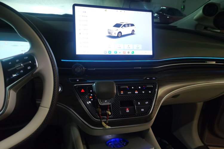 Used Roewe iMAX8 New Energy 2025 1.5T DMH Lu Zun Deluxe Edition Audio And AC Panel