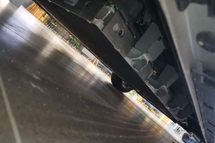 Used Roewe iMAX8 New Energy 2025 1.5T DMH Lu Zun Deluxe Edition Chassis Rear Right