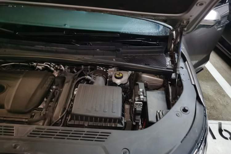 Used Roewe iMAX8 New Energy 2025 1.5T DMH Lu Zun Deluxe Edition Engine Bay Left