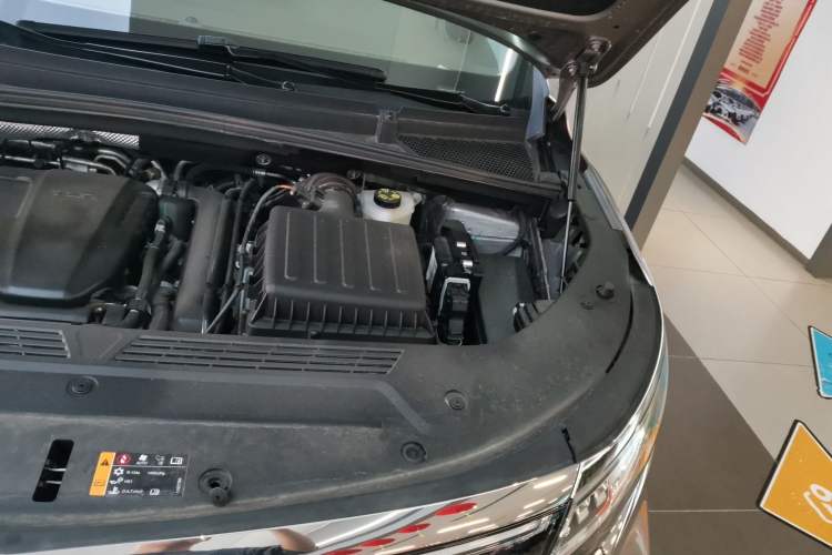 Used Roewe iMAX8 New Energy 2025 1.5T DMH Lu Zun Deluxe Edition Engine Bay Left