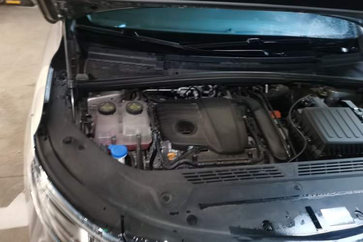 Used Roewe iMAX8 New Energy 2025 1.5T DMH Lu Zun Deluxe Edition Engine Bay Right
