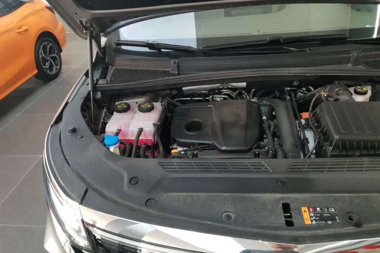 Used Roewe iMAX8 New Energy 2025 1.5T DMH Lu Zun Deluxe Edition Engine Bay Right