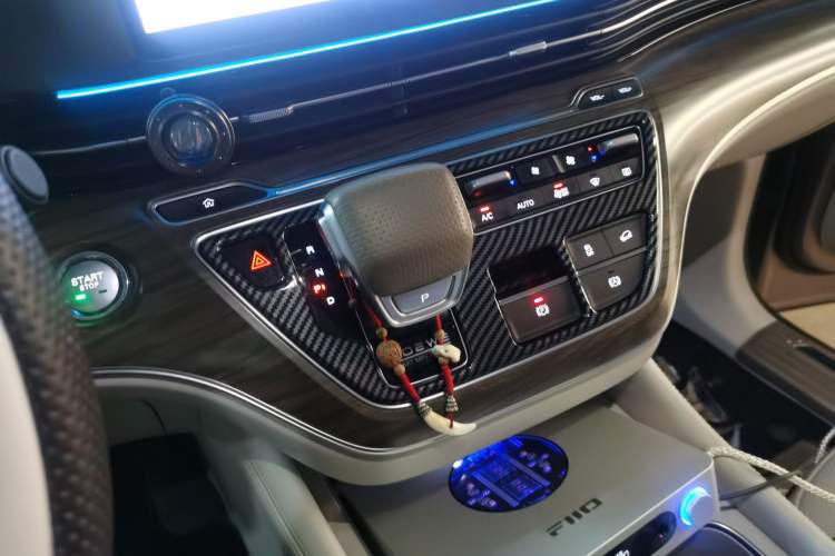 Used Roewe iMAX8 New Energy 2025 1.5T DMH Lu Zun Deluxe Edition Gear Lever