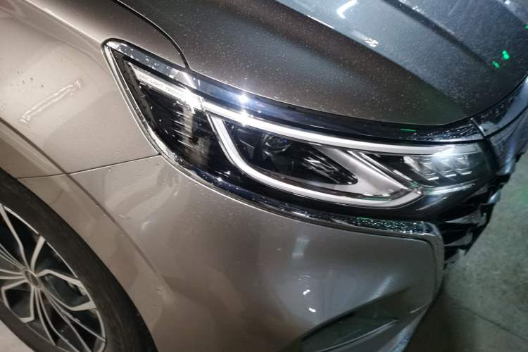 Used Roewe iMAX8 New Energy 2025 1.5T DMH Lu Zun Deluxe Edition Right Front Headlight