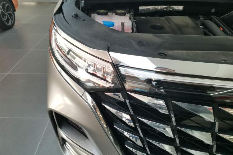 Used Roewe iMAX8 New Energy 2025 1.5T DMH Lu Zun Deluxe Edition Right Front Headlight
