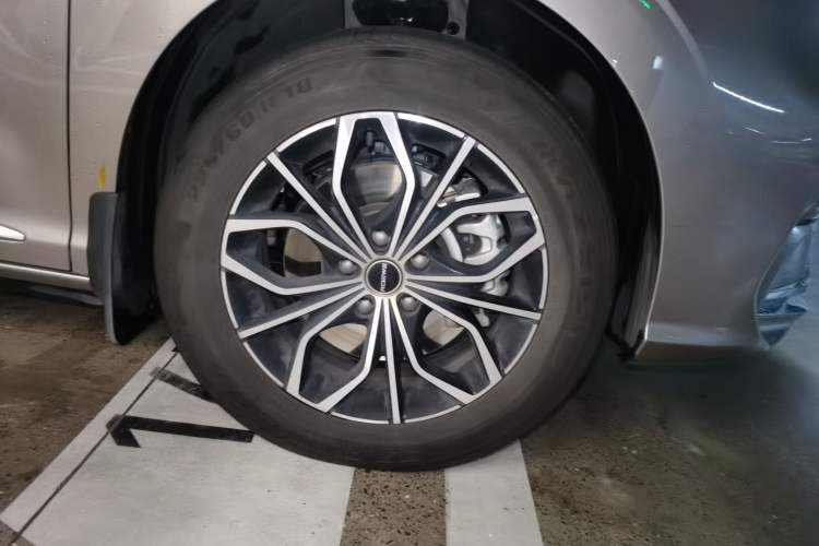 Used Roewe iMAX8 New Energy 2025 1.5T DMH Lu Zun Deluxe Edition Right Front Wheel Hub