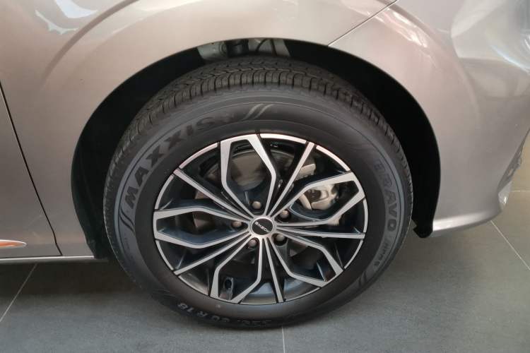 Used Roewe iMAX8 New Energy 2025 1.5T DMH Lu Zun Deluxe Edition Right Front Wheel Hub
