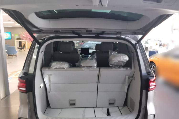 Used Roewe iMAX8 New Energy 2025 1.5T DMH Lu Zun Deluxe Edition Trunk