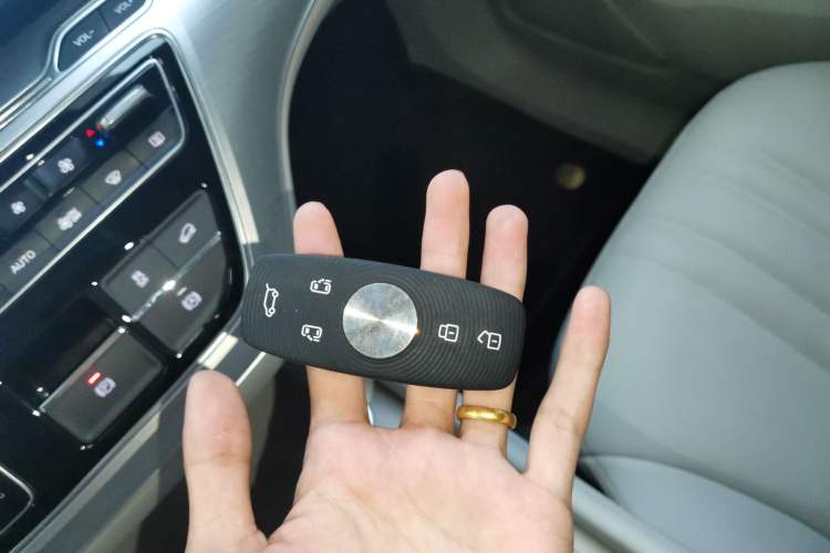 Used Roewe iMAX8 New Energy 2025 1.5T DMH Lu Zun Deluxe Edition Vehicle Key