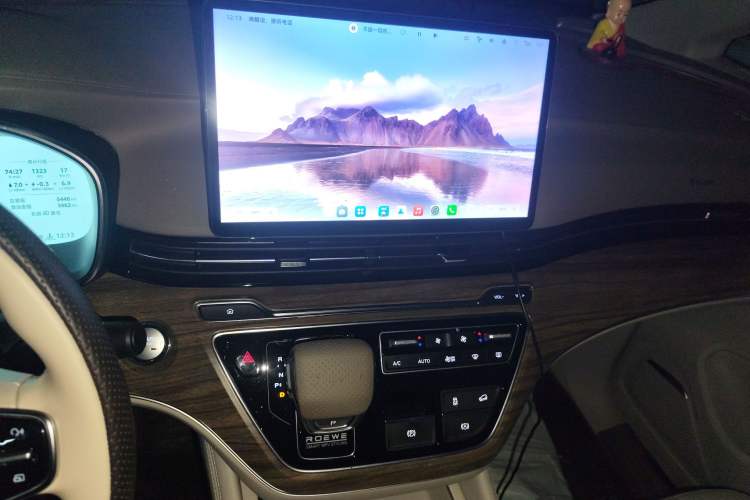 Used Roewe iMAX8 New Energy 2025 1.5T DMH Lu Zun Deluxe Edition Audio And AC Panel