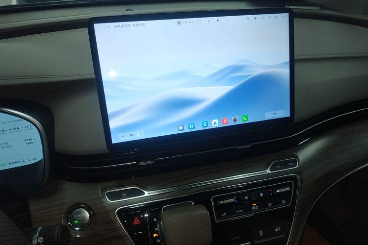 Used Roewe iMAX8 New Energy 2025 1.5T DMH Lu Zun Deluxe Edition Audio And AC Panel