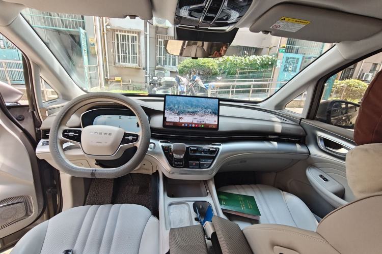 Used Roewe iMAX8 New Energy 2025 1.5T DMH Lu Zun Deluxe Edition Center Console