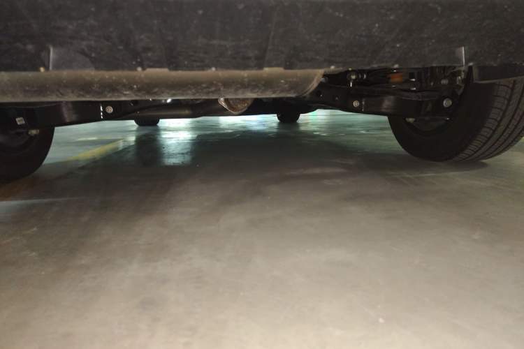 Used Roewe iMAX8 New Energy 2025 1.5T DMH Lu Zun Deluxe Edition Chassis Rear