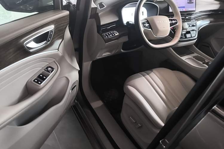 Used Roewe iMAX8 New Energy 2025 1.5T DMH Lu Zun Deluxe Edition Driver Seat