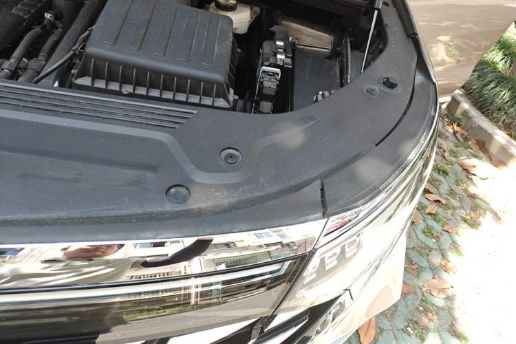 Used Roewe iMAX8 New Energy 2025 1.5T DMH Lu Zun Deluxe Edition Engine Bay Left