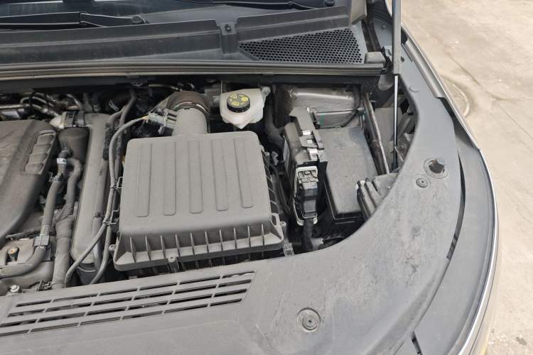 Used Roewe iMAX8 New Energy 2025 1.5T DMH Lu Zun Deluxe Edition Engine Bay Left