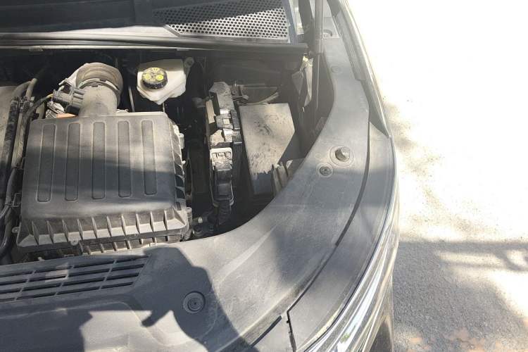 Used Roewe iMAX8 New Energy 2025 1.5T DMH Lu Zun Deluxe Edition Engine Bay Left