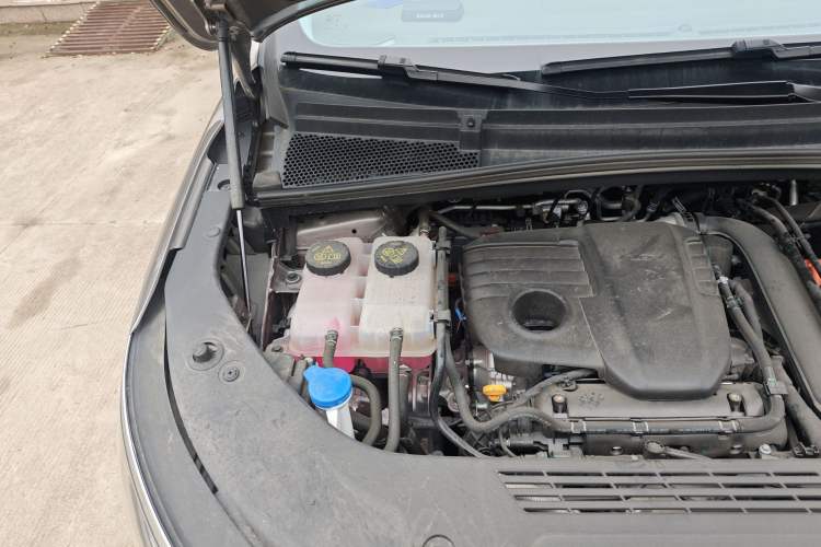 Used Roewe iMAX8 New Energy 2025 1.5T DMH Lu Zun Deluxe Edition Engine Bay Right