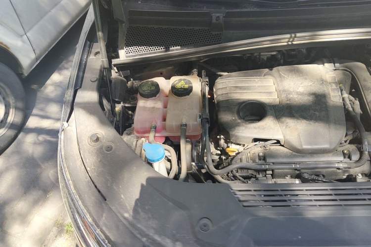 Used Roewe iMAX8 New Energy 2025 1.5T DMH Lu Zun Deluxe Edition Engine Bay Right