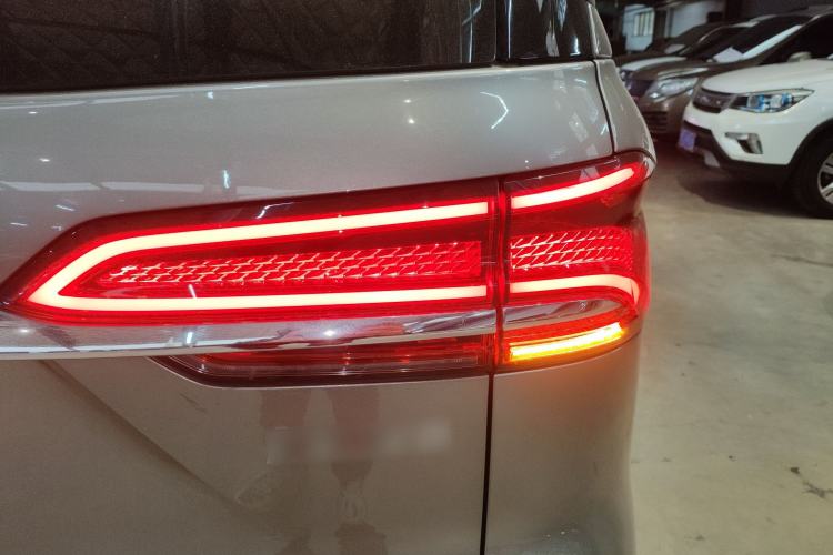 Used Roewe iMAX8 New Energy 2025 1.5T DMH Lu Zun Deluxe Edition Exterior 6