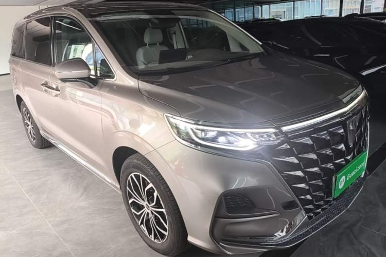 Used Roewe iMAX8 New Energy 2025 1.5T DMH Lu Zun Deluxe Edition Front Right 45 Deg