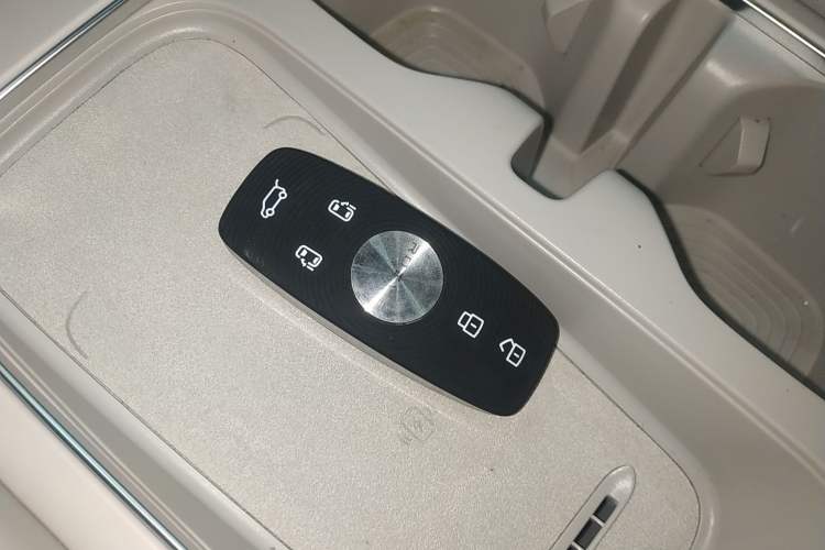 Used Roewe iMAX8 New Energy 2025 1.5T DMH Lu Zun Deluxe Edition Interior 1