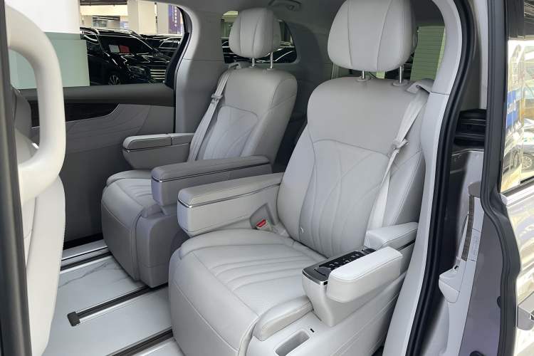 Used Roewe iMAX8 New Energy 2025 1.5T DMH Lu Zun Deluxe Edition Interior 3