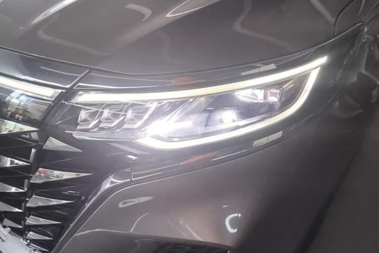 Used Roewe iMAX8 New Energy 2025 1.5T DMH Lu Zun Deluxe Edition Left Front Headlight