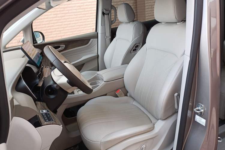 Used Roewe iMAX8 New Energy 2025 1.5T DMH Lu Zun Deluxe Edition Left Front Seat