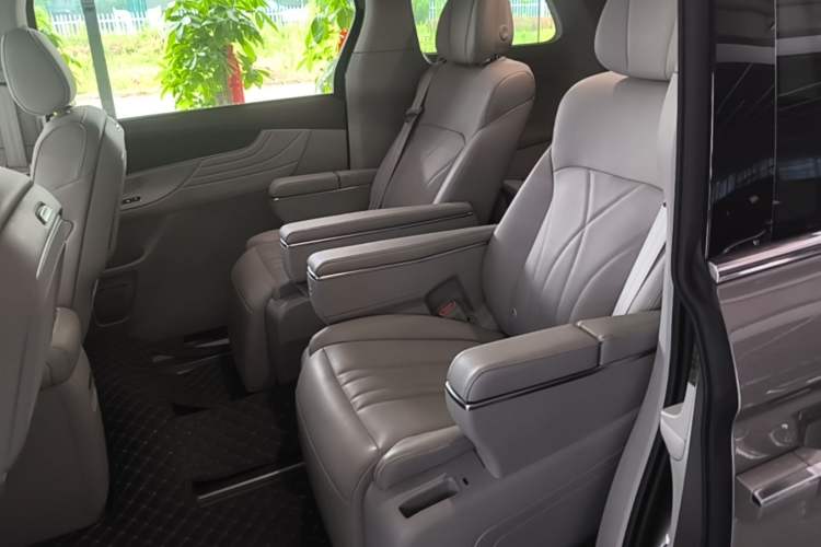 Used Roewe iMAX8 New Energy 2025 1.5T DMH Lu Zun Deluxe Edition Left Rear Seat
