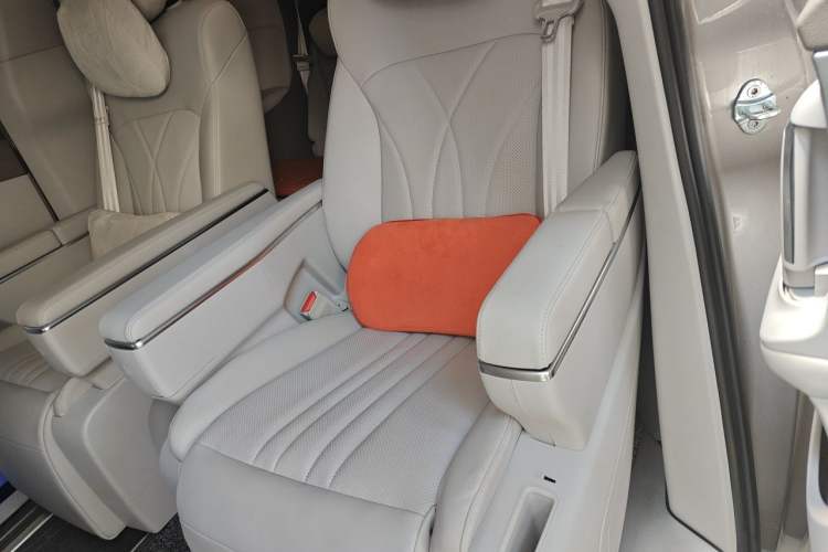 Used Roewe iMAX8 New Energy 2025 1.5T DMH Lu Zun Deluxe Edition Left Rear Seat