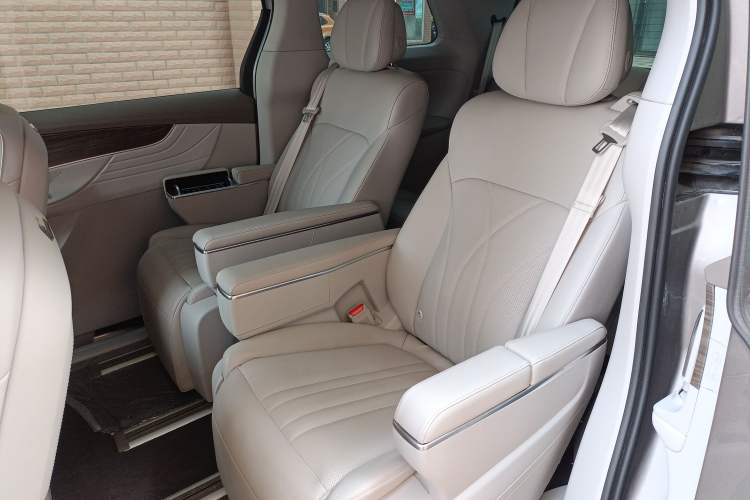 Used Roewe iMAX8 New Energy 2025 1.5T DMH Lu Zun Deluxe Edition Left Rear Seat