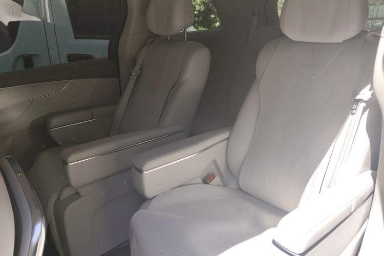 Used Roewe iMAX8 New Energy 2025 1.5T DMH Lu Zun Deluxe Edition Left Rear Seat