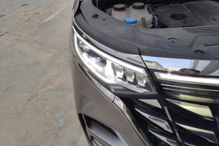 Used Roewe iMAX8 New Energy 2025 1.5T DMH Lu Zun Deluxe Edition Right Front Headlight