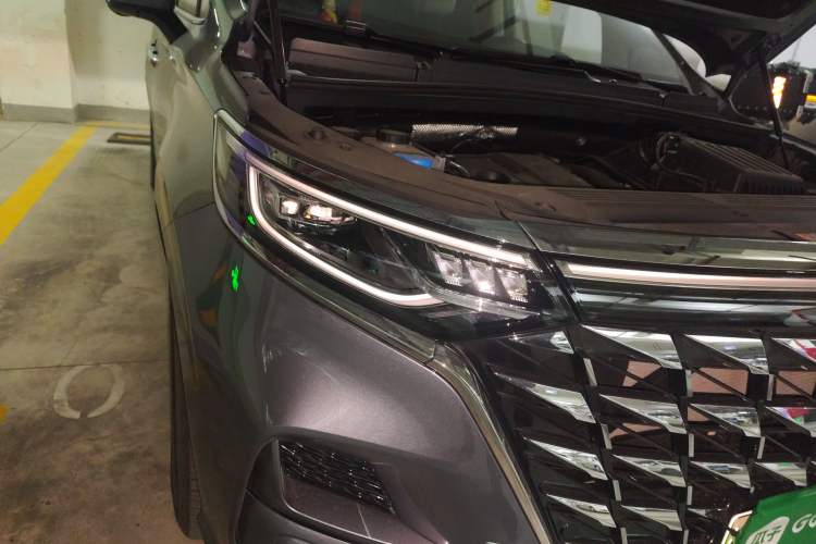 Used Roewe iMAX8 New Energy 2025 1.5T DMH Lu Zun Deluxe Edition Right Front Headlight