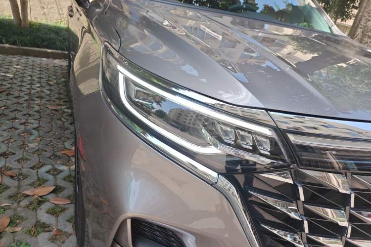 Used Roewe iMAX8 New Energy 2025 1.5T DMH Lu Zun Deluxe Edition Right Front Headlight